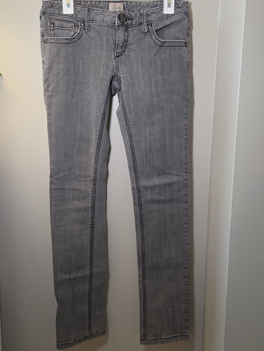 Free People Gray Low Rise Skinny Jeans Size 27